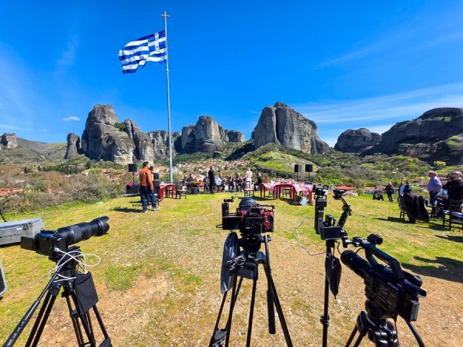 Ο Χρήστος Νέζος ταξιδεύει στα Μετέωρα με τη Μελίνα Ασλανίδου